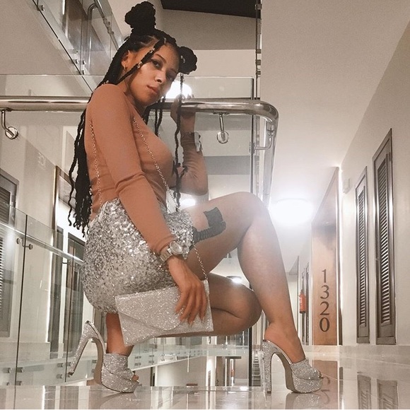 Meet your Posher, Liana Gabrielle - Picture 3 of 3